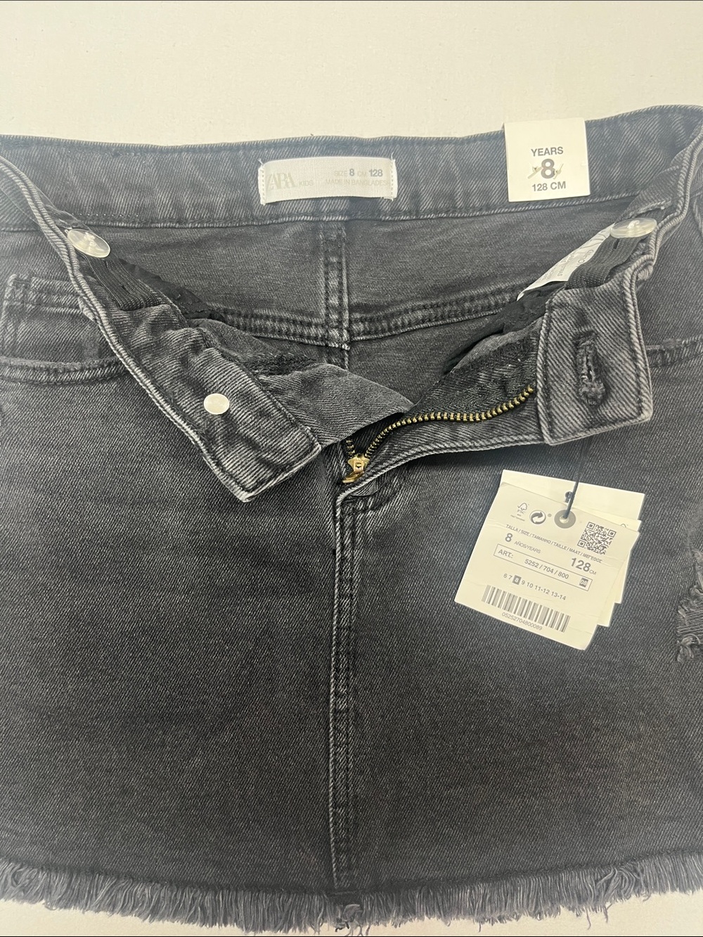 Girls size 8 Zara Black Denim A-Line Skirt with Frayed Hem NWT school play 1216 - Picture 2 of 3